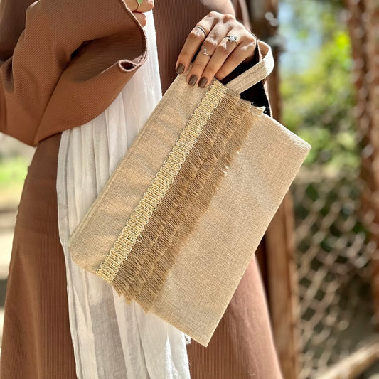 Jute rectangular clutch with fringes