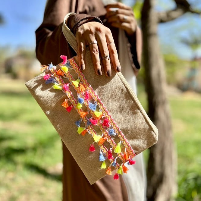 حقيبة يد مستطيلة من الجوت مع شراشيب