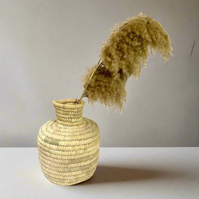 مزهرية برقبة