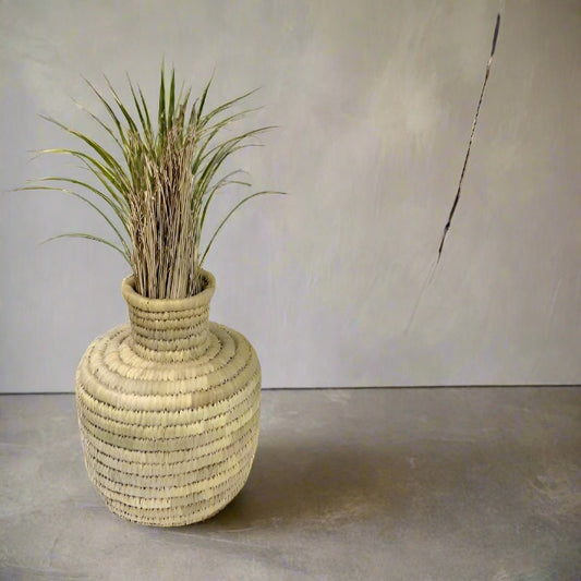 Palm leaves vase - Nature's Elegance