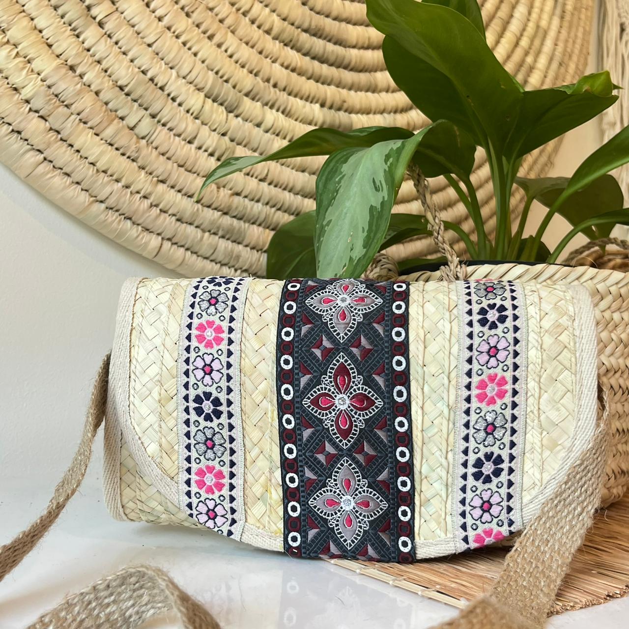 Garden of the nile cross bag