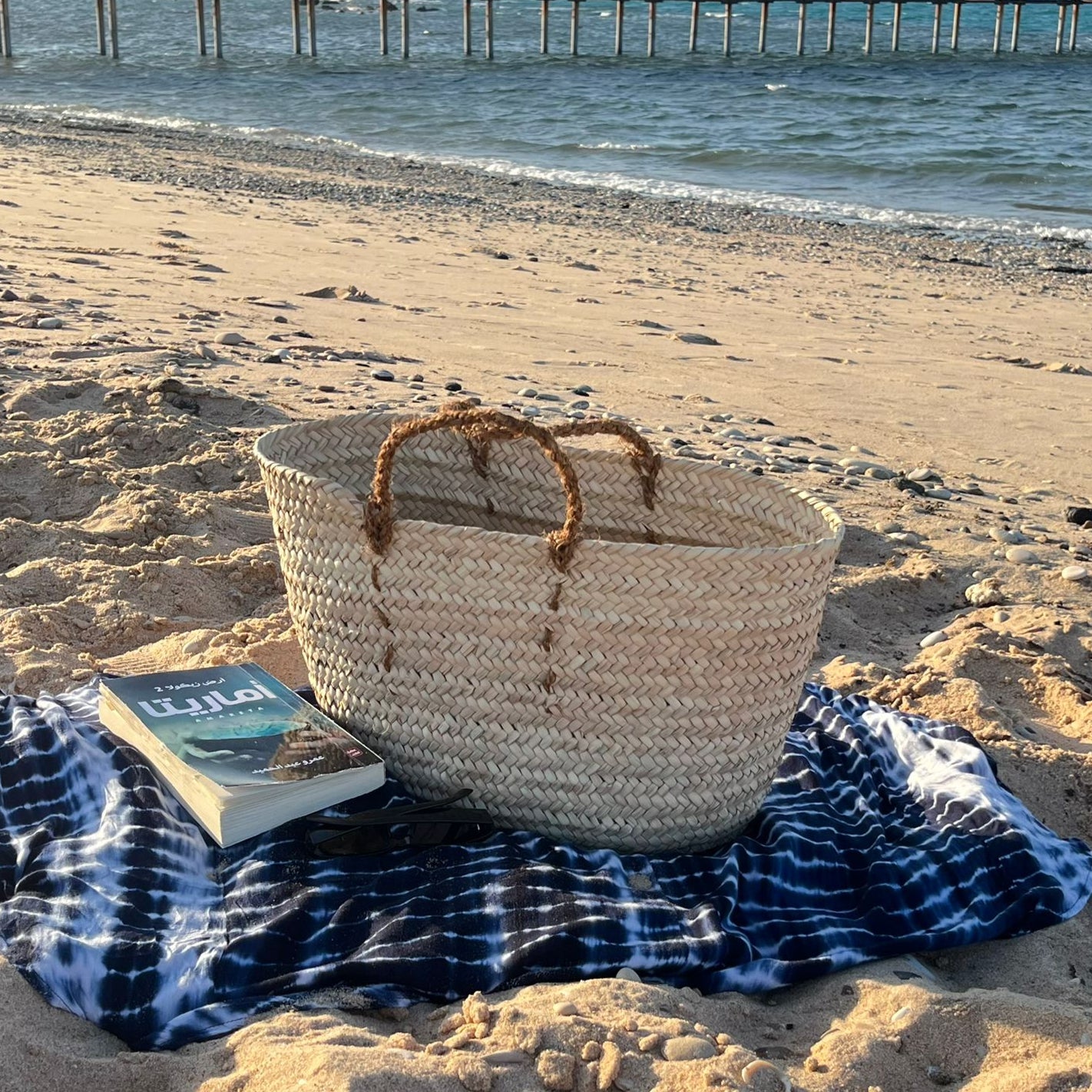 Palm leaves carryall bag