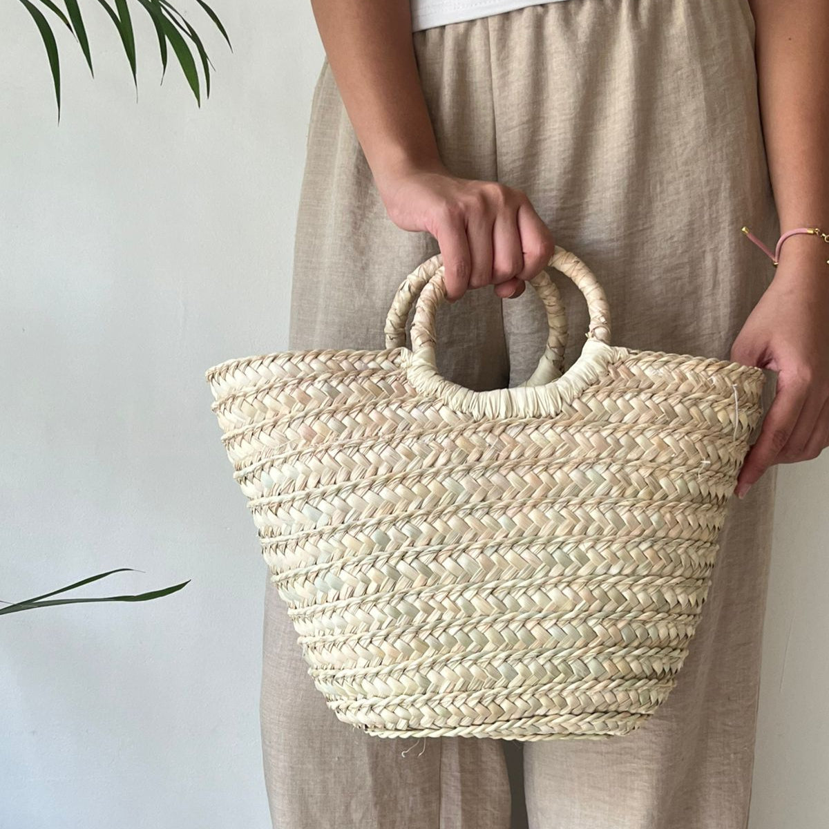 Round ring handle bag