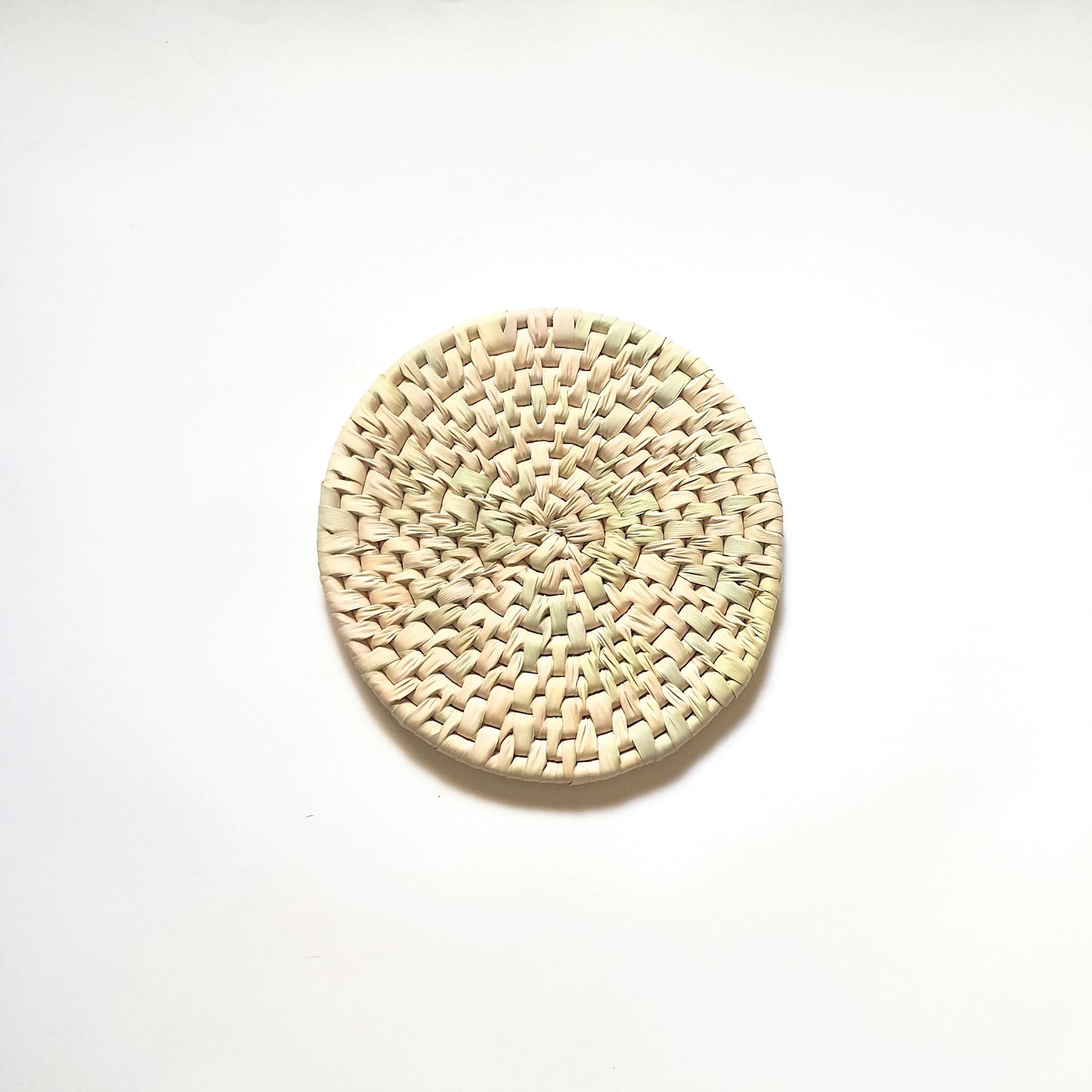 Staggered round heat resistant placemats