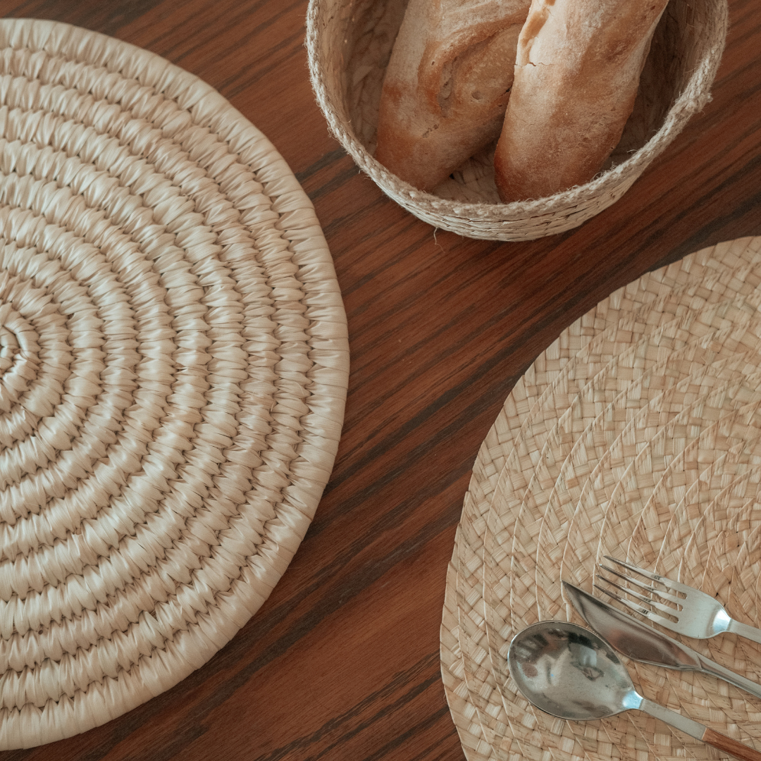 Round heat resistant placemats