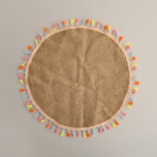 Round jute tassel placemat, second view — Khoos