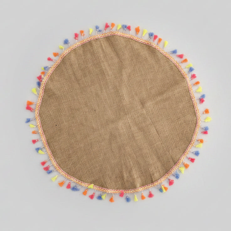 Round jute tassel placemat, detail — Khoos