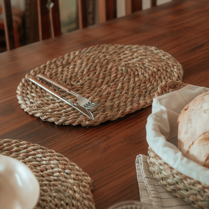 Halfa oval placemat