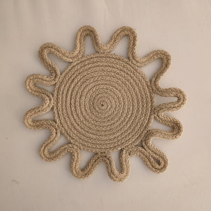 Sun-shaped jute placemat by Khoos
