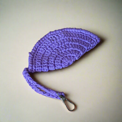 Lilac hand-crocheted cotton sunglasses case with a wrist strap and clip, 14 cm — Khoos