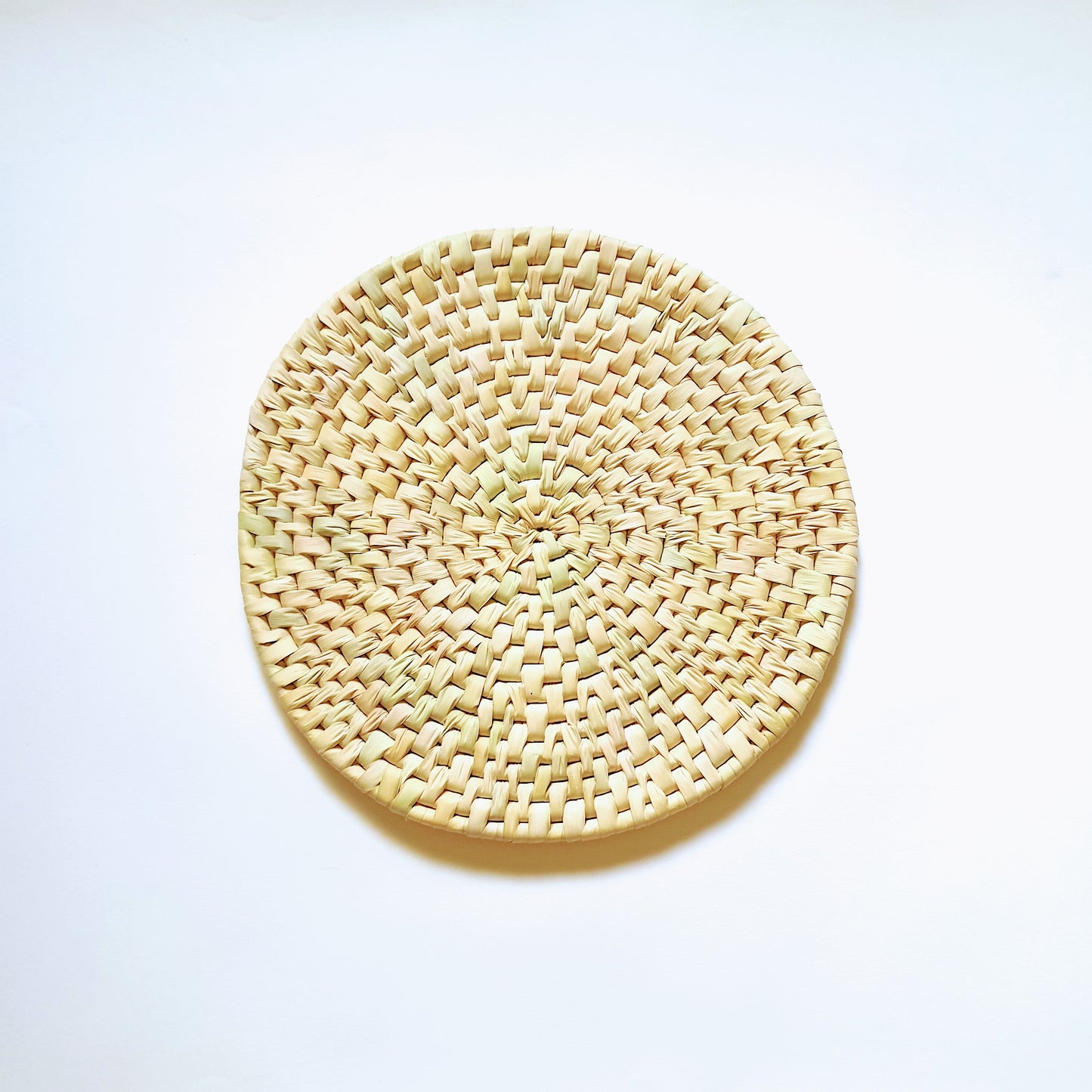 Staggered round heat resistant placemats